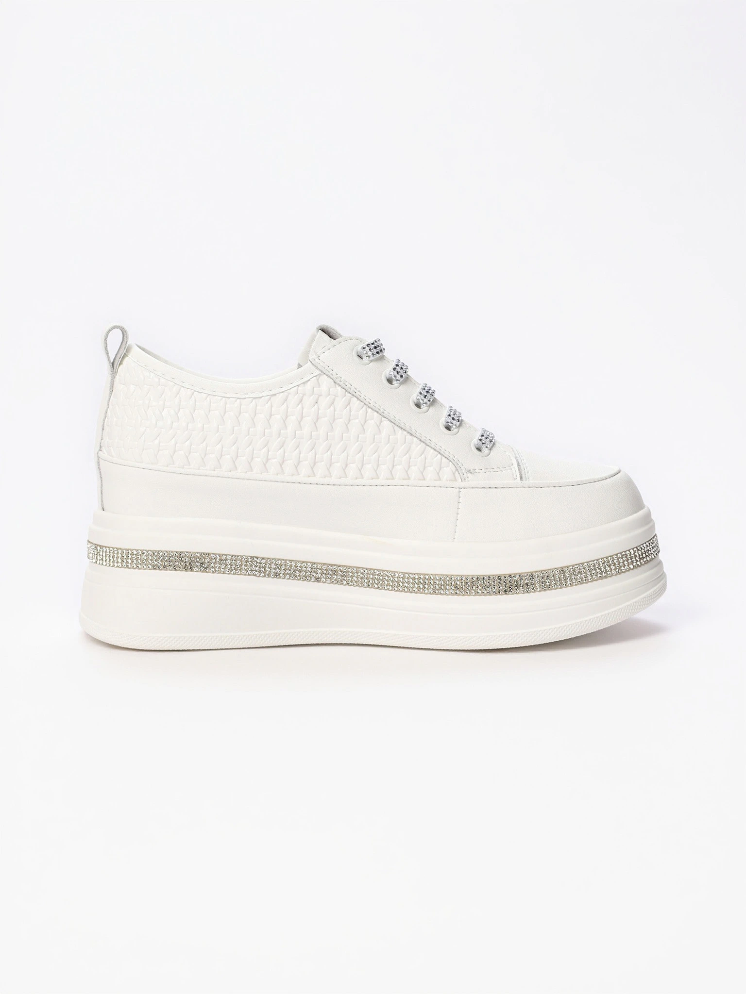 Кеды белого цвета со стразами на высокой платформе